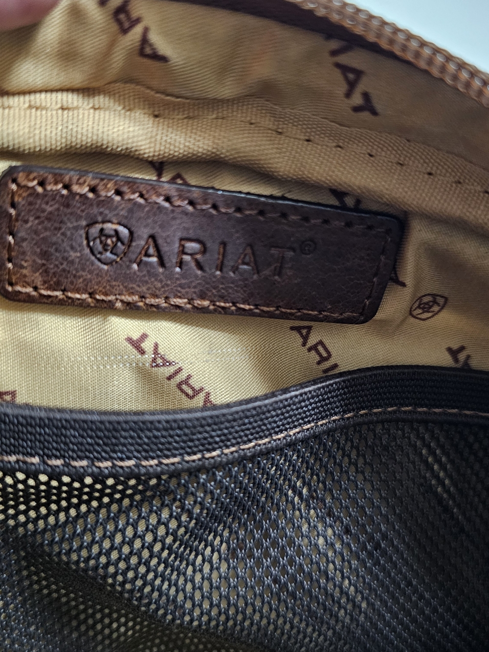 Ariat Dark Brown Leather Crossbody with Embroidered Wing Motif - Picture 6 of 7